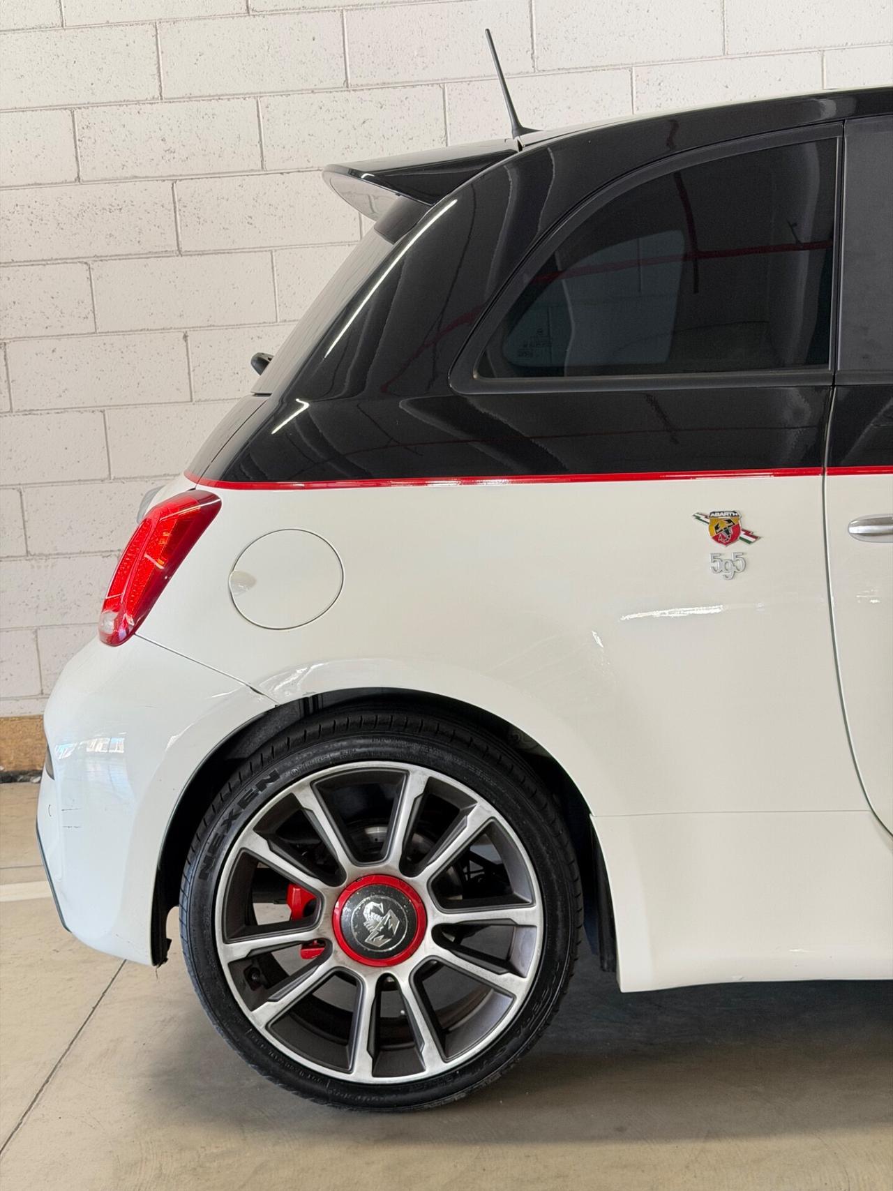 Abarth 595 1.4 Turbo T-Jet 165 CV Scorpioneoro