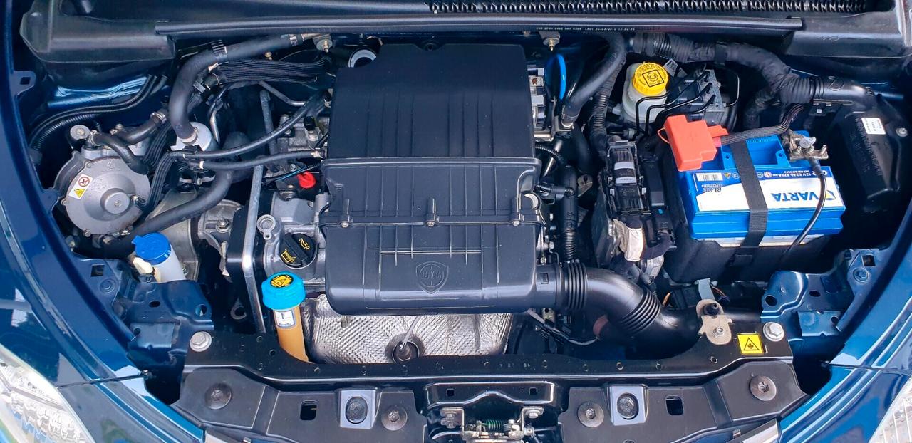 LANCIA YPSILON 1.2 BENZ/G.P.L BOMBOLA. VALIDA 2035