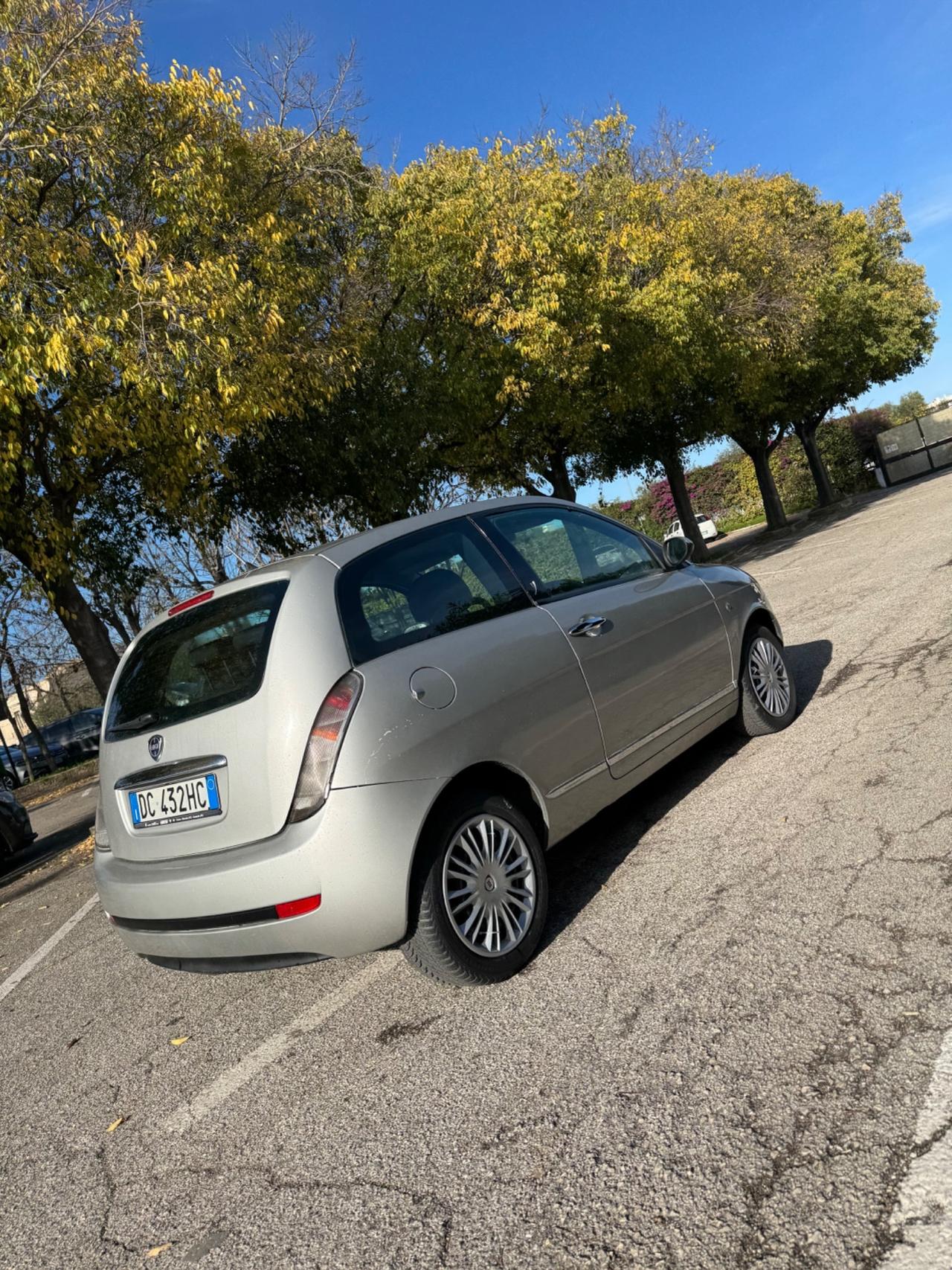 Lancia Ypsilon 1.3 MJT 75 CV Argento