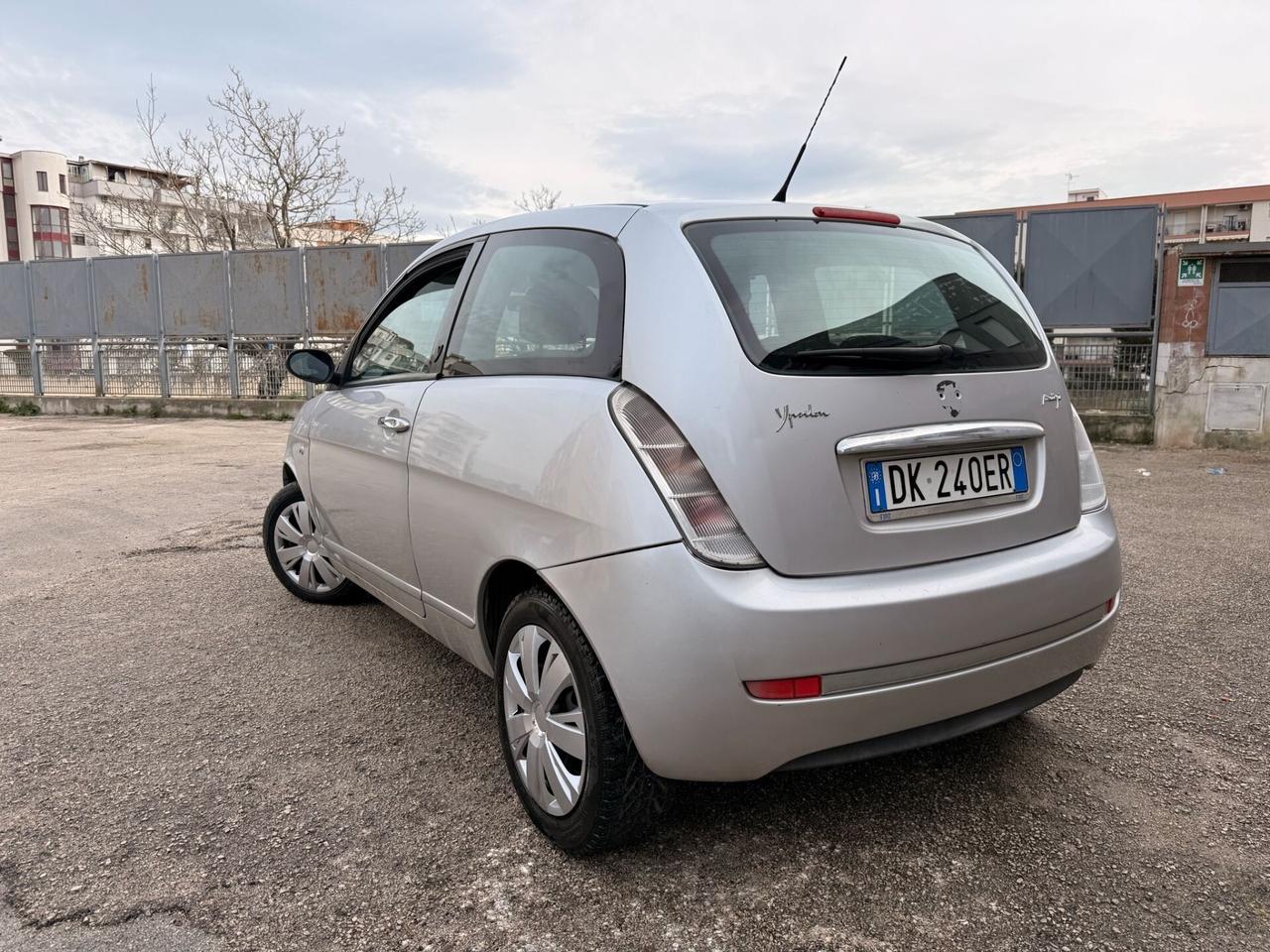 Lancia Ypsilon 1.3 MJT 75 CV Argento