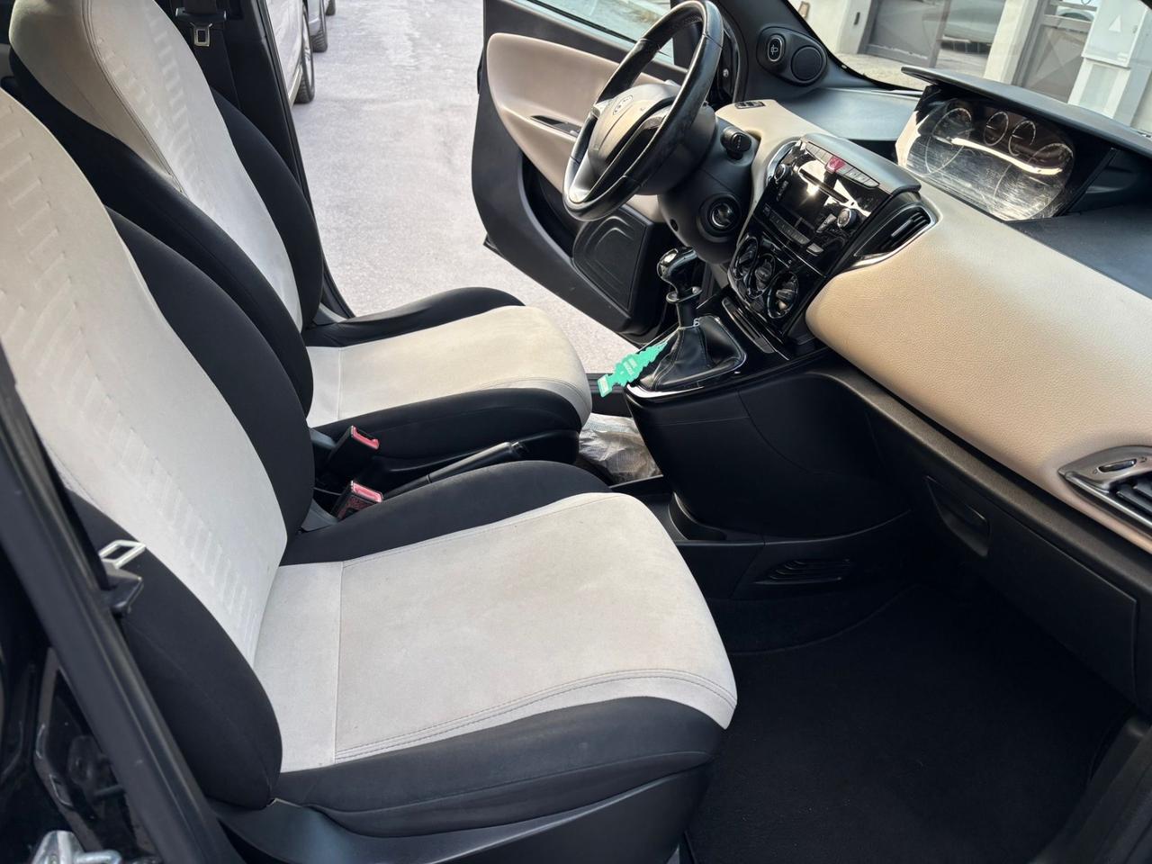 Lancia Ypsilon 1.2 69 CV 5 porte GPL Ecochic Platinum