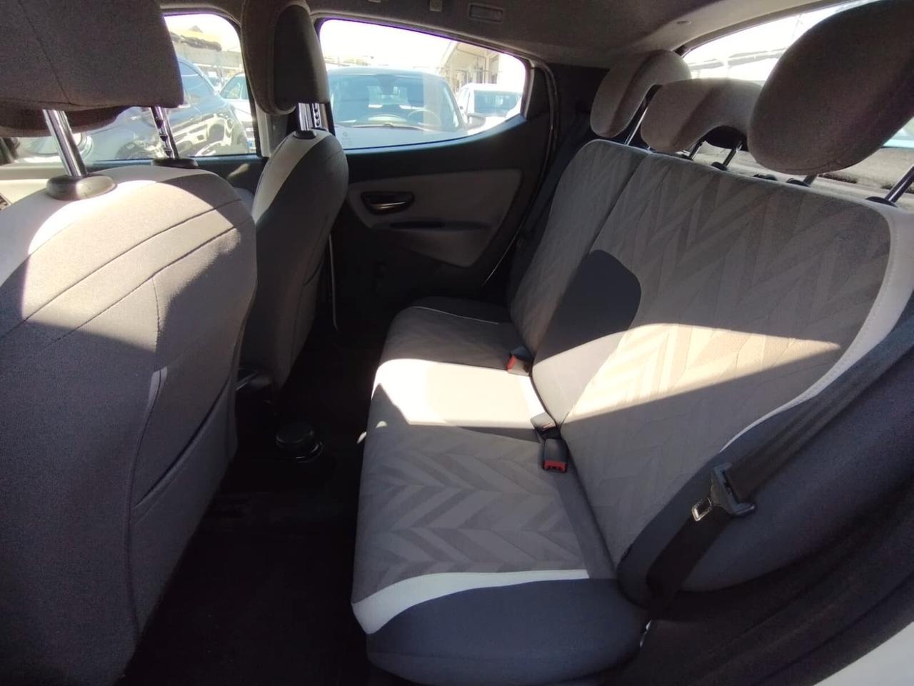 Lancia Ypsilon 1.2 69 CV 5 porte GPL Ecochic Silver