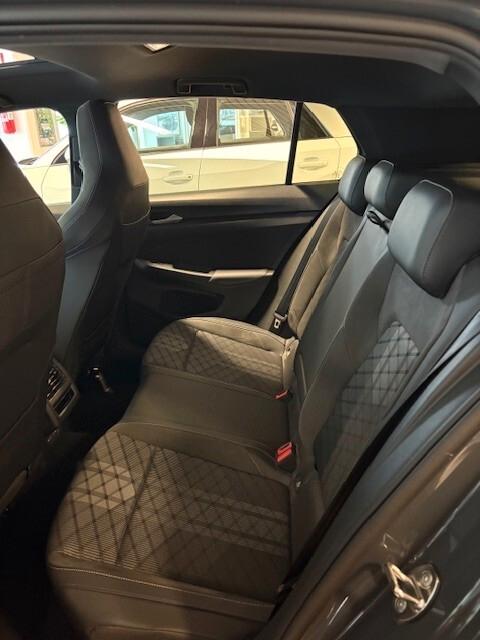 Volkswagen Golf 1.5 eTSI 115 CV DSG R-Line Plus