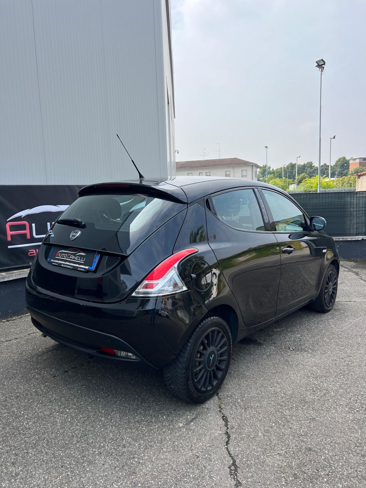 Lancia Ypsilon 1.2 69 CV 5 porte GPL Ecochic Elefantino blu