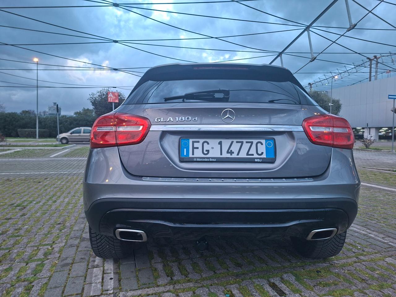 Mercedes-benz GLA 180 d Premium
