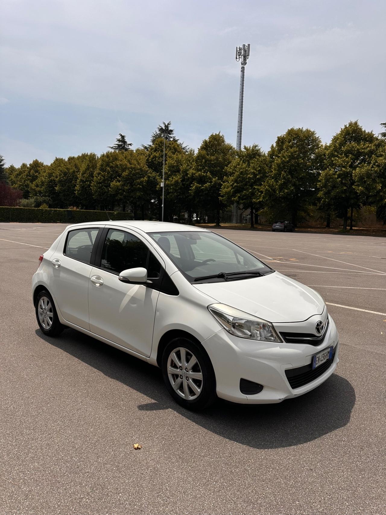 Toyota Yaris 1.0 5P Lounge