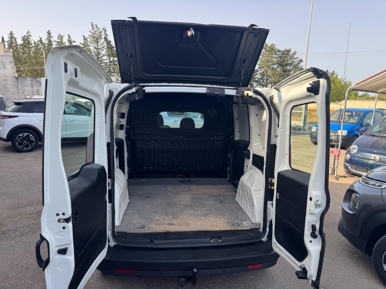 Fiat Doblo 1600.120cv 3 posti tetto apribile Gancio 2017