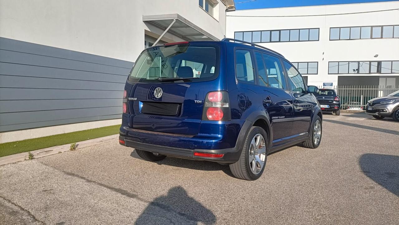 Volkswagen Touran Cross 1.9 TDI 105CV 7 POSTI e GANCIO