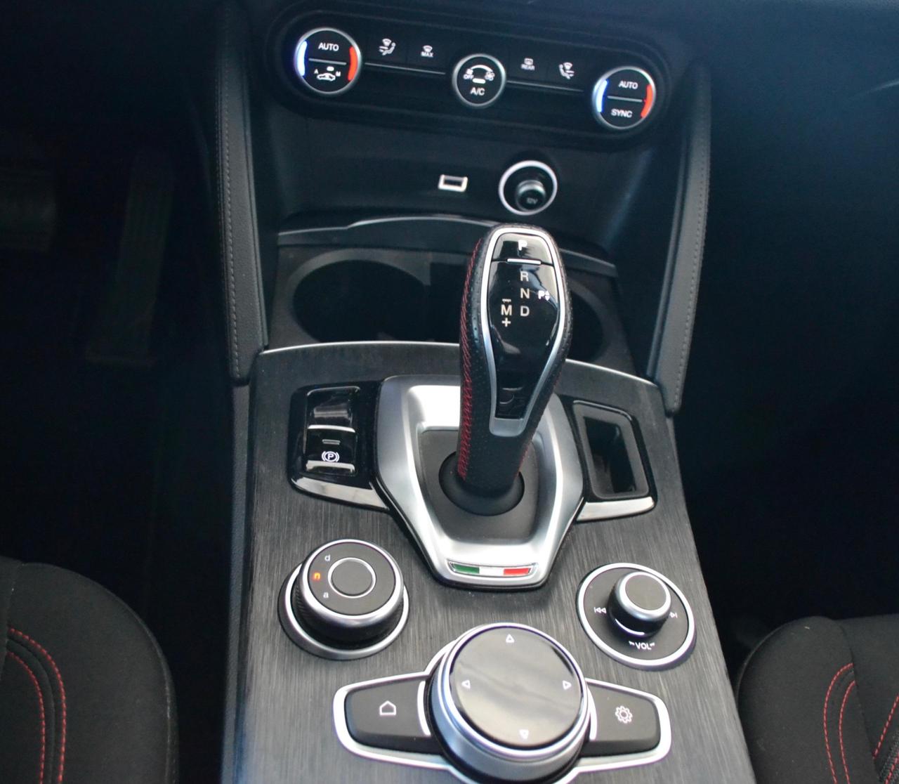 Alfa Romeo Stelvio 2.2 Turbodiesel 160 CV AT8 RWD Business