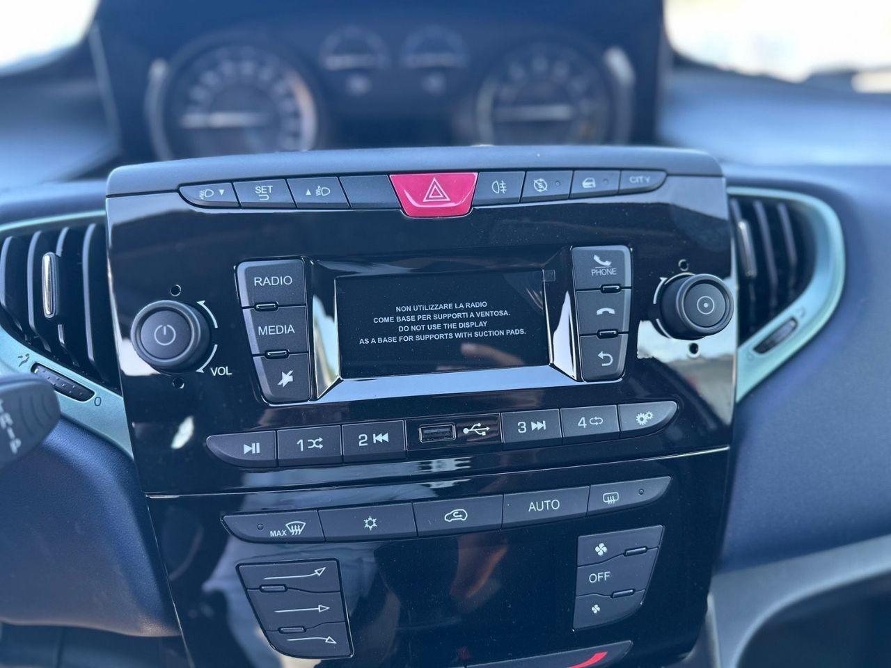 LANCIA Ypsilon III 2021 - Ypsilon 1.0 firefly hybrid Silver s&s 70cv