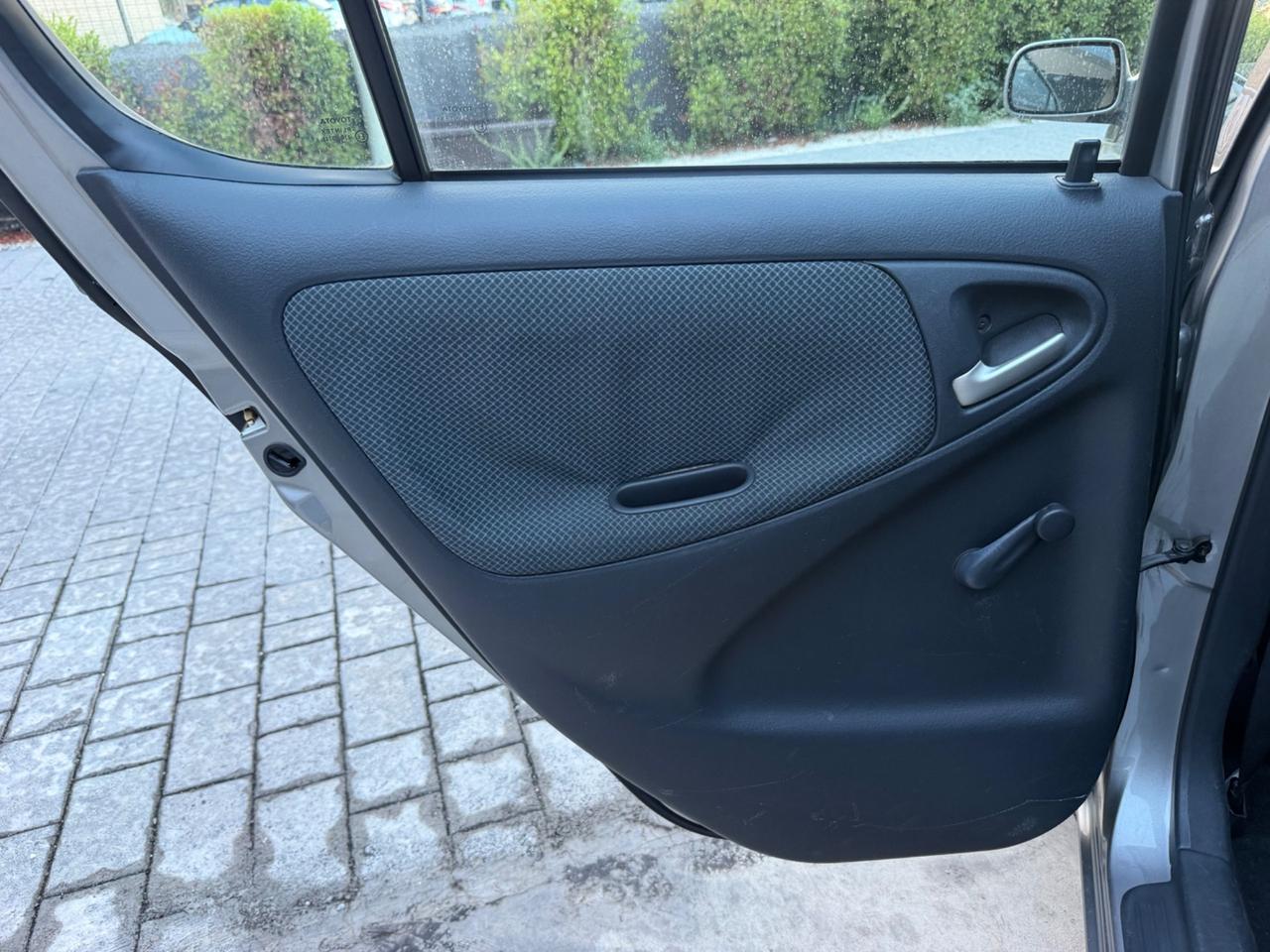 Toyota Yaris 1.3i 16V cat 5 porte Sol Blue
