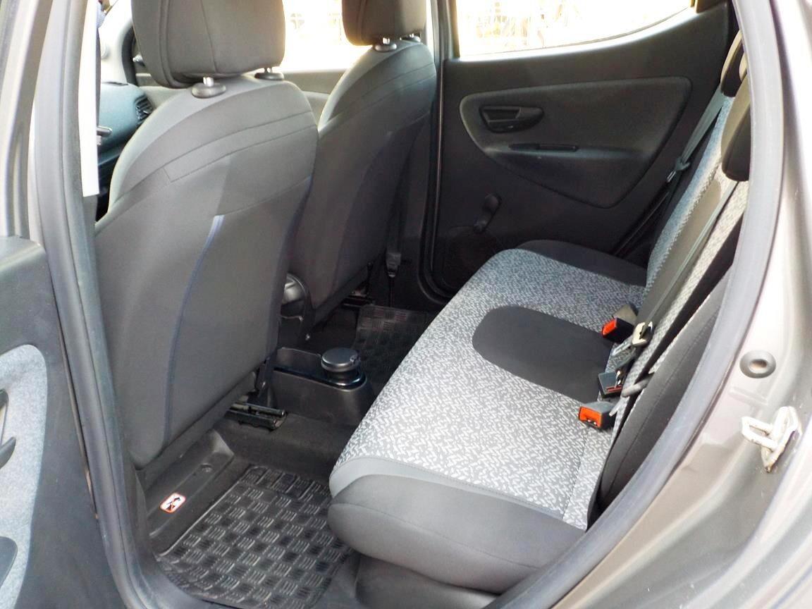 Lancia Ypsilon 1.0 FireFly 5 porte S&S Hybrid Ecochic Silver