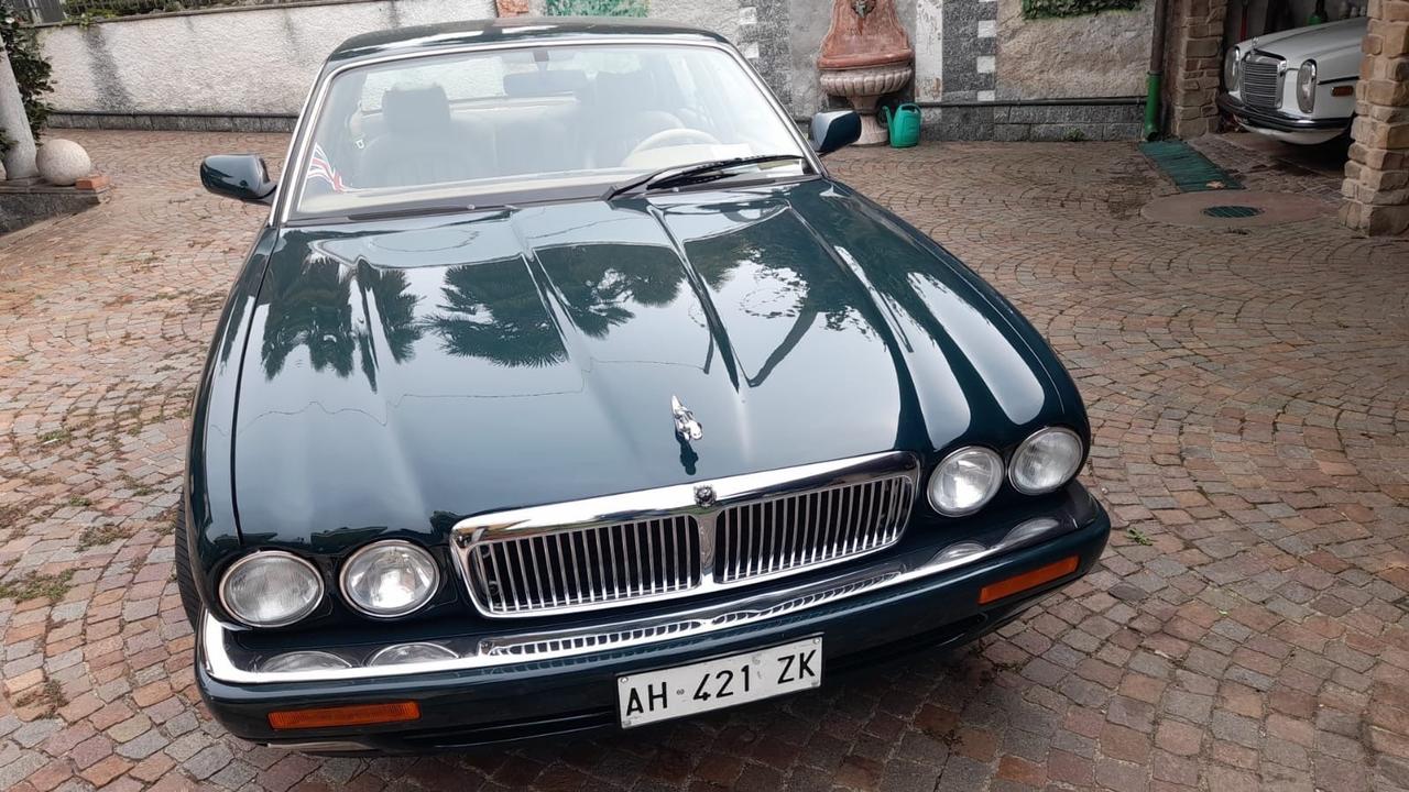 Jaguar XJ Sovereign 4.0 cat