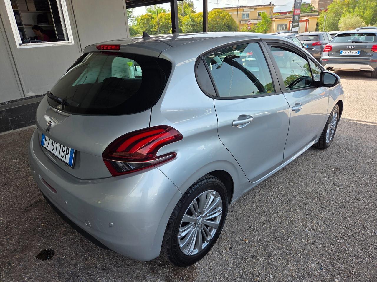 Peugeot 208 PureTech 82 5 porte Allure