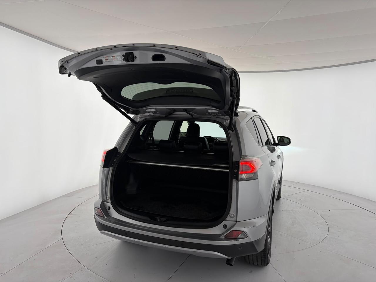 Toyota RAV4 2.0 D-4D 2WD Style