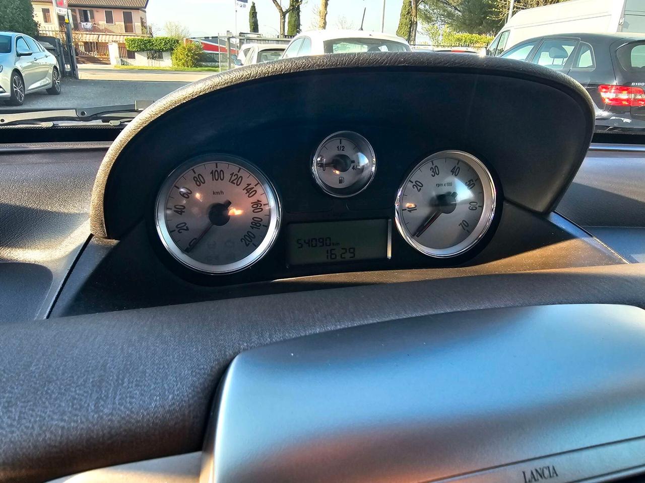 Lancia Ypsilon 1.2 Oro Bianco