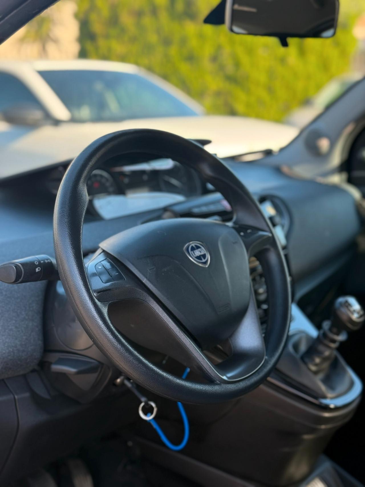 Lancia Ypsilon 1.0 FireFly 5 porte S&S Hybrid Ecochic Silver