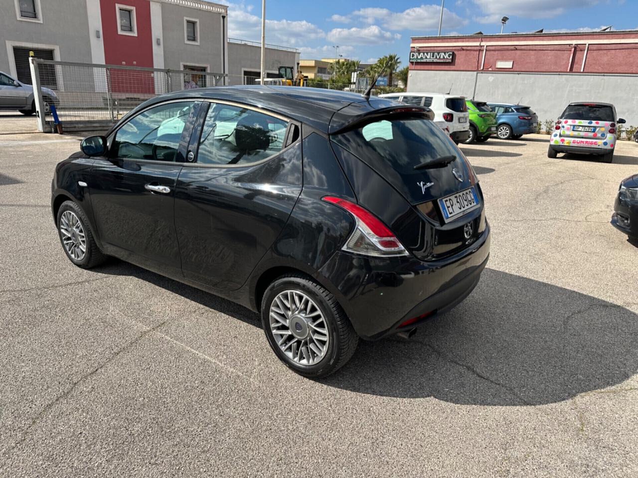 Lancia Ypsilon 1.2 69 CV 5 porte GPL Ecochic Silver