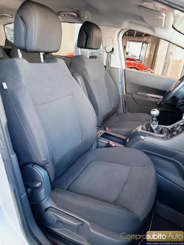 PEUGEOT 5008 1.6 HDi 7 POSTI