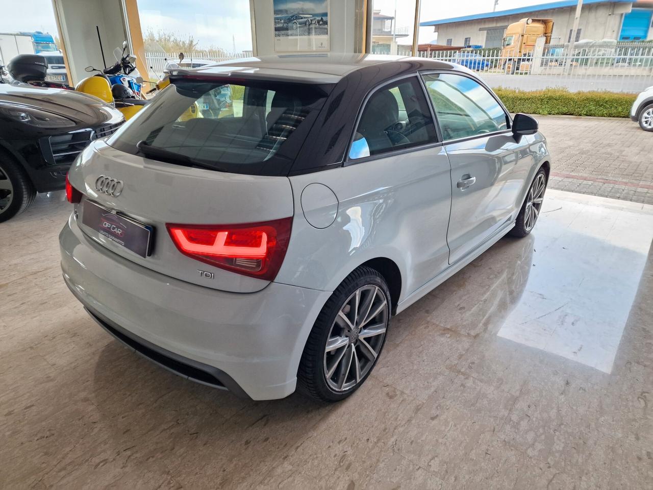 Audi A1 1.6 TDI S line Neopatentati