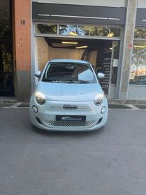 Fiat 500 500e Berlina icon batteria maggiorata