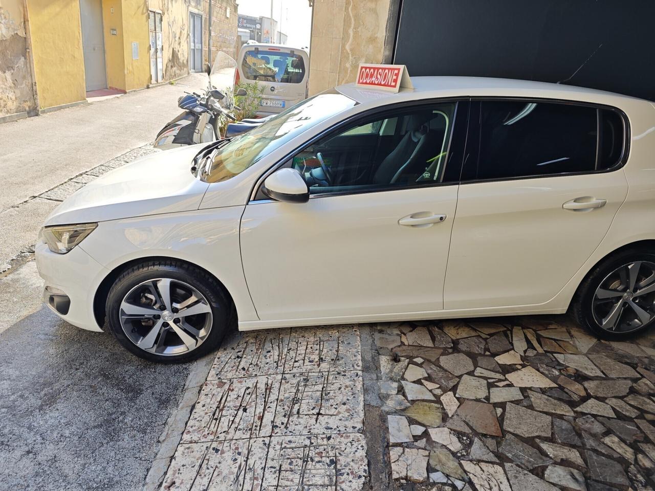 Peugeot 308 BlueHDi 120 S&S Allure