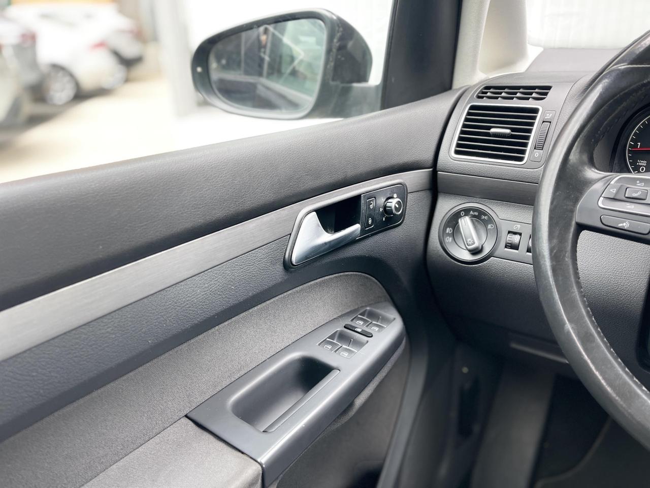 Volkswagen Touran 1.6 Diesel 105CV E5 Neo - 2013