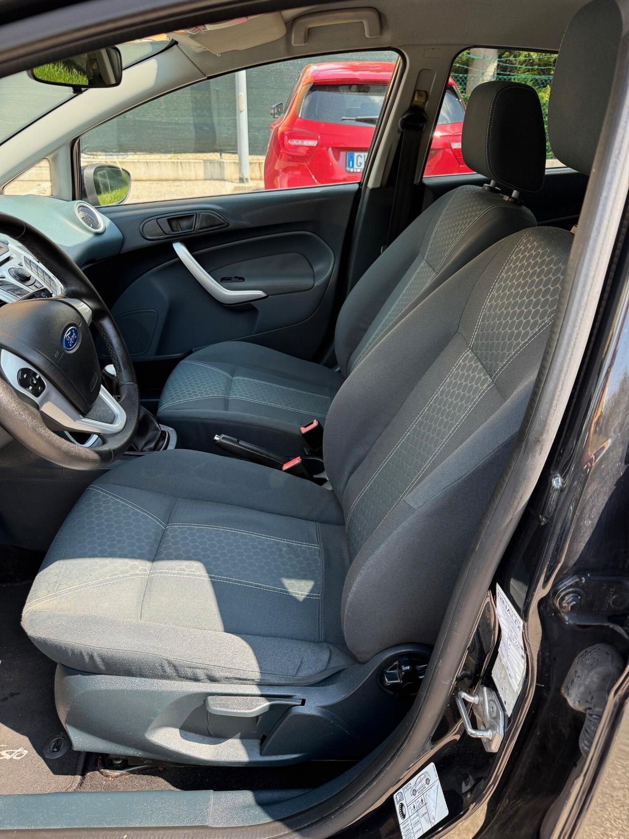 Ford Fiesta 1.4 tdci - NEOPATENTATI - 12 MESI DI GARANZIA -