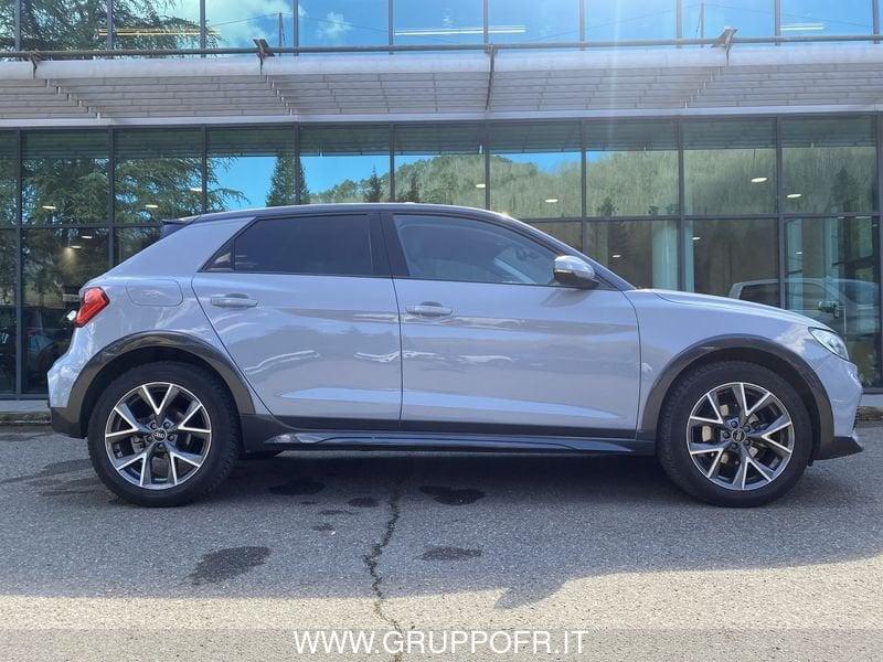 Audi A1 citycarver 30 TFSI Identity Contrast