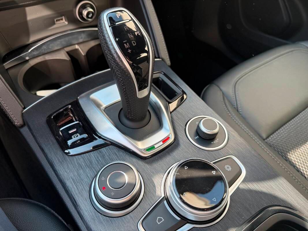 Alfa Romeo Stelvio 2.2 t Sprint Q4 210cv auto