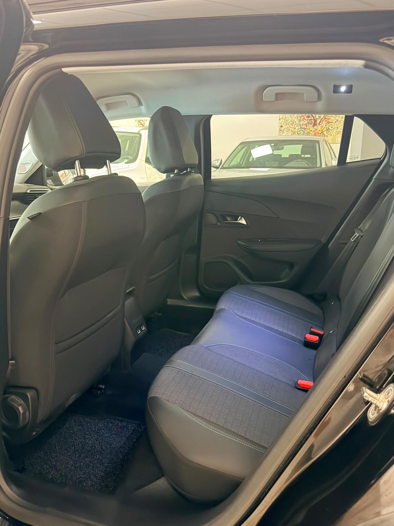 Peugeot 2008 BlueHDi 110 S&S Allure Pack
