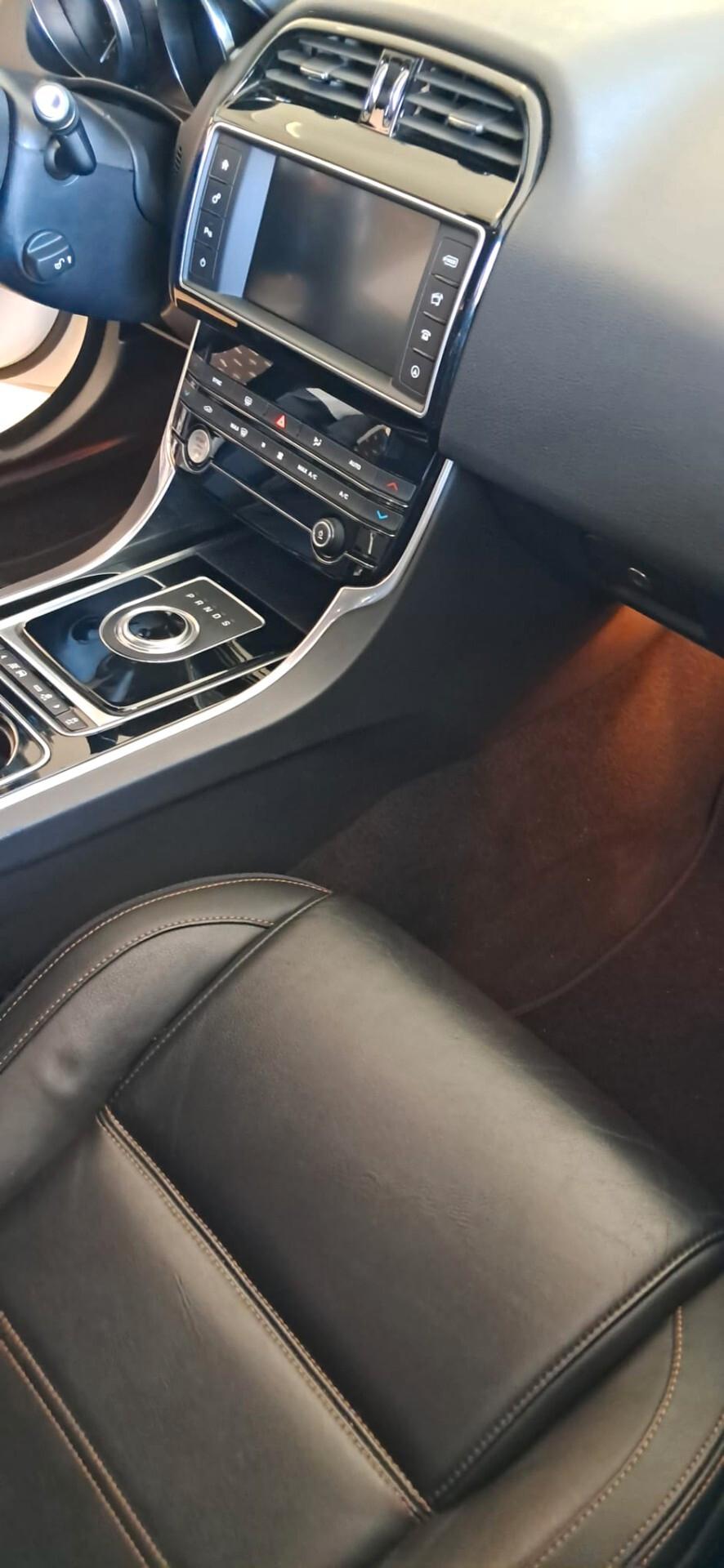 Jaguar XE 2.0 D Turbo 180CV aut. Prestige