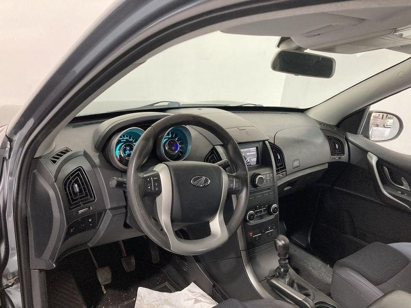 Mahindra XUV500 W6 FWD (4x2)