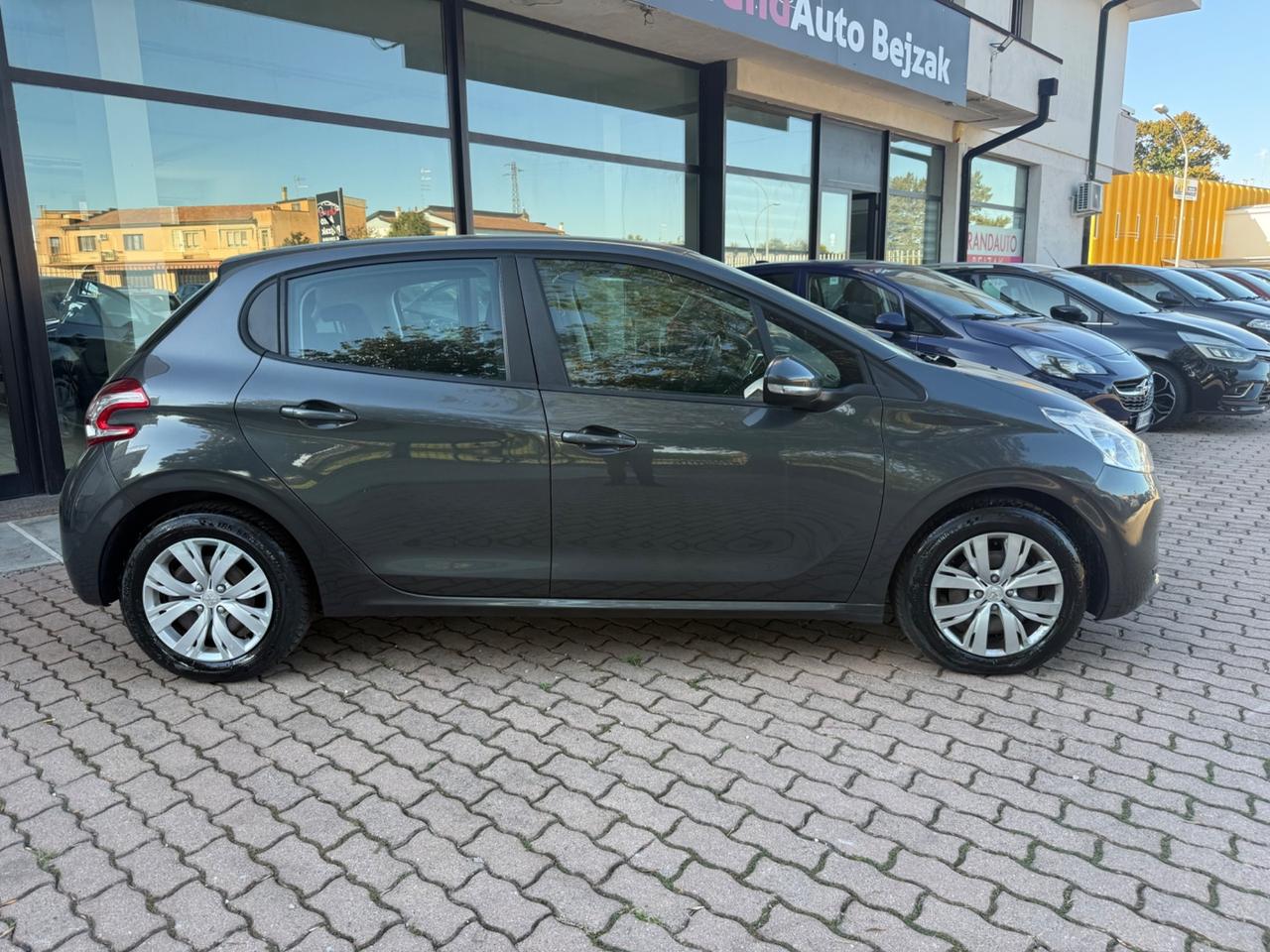 Peugeot 208 1.4 HDi 68 CV 5 porte Allure