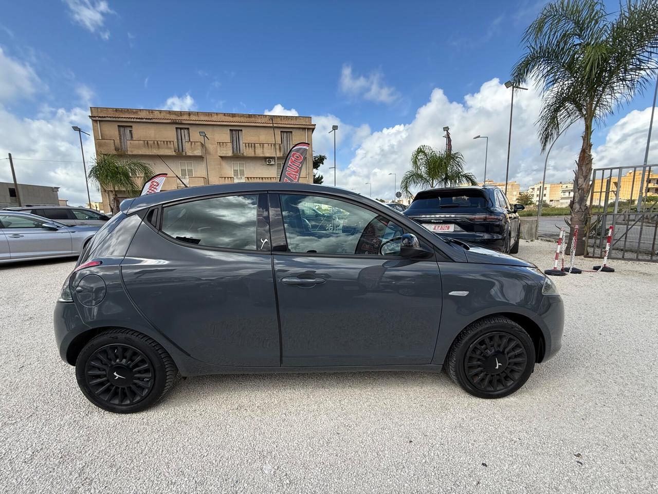 Lancia Ypsilon 1.2 69 CV 5 porte GPL Ecochic Gold