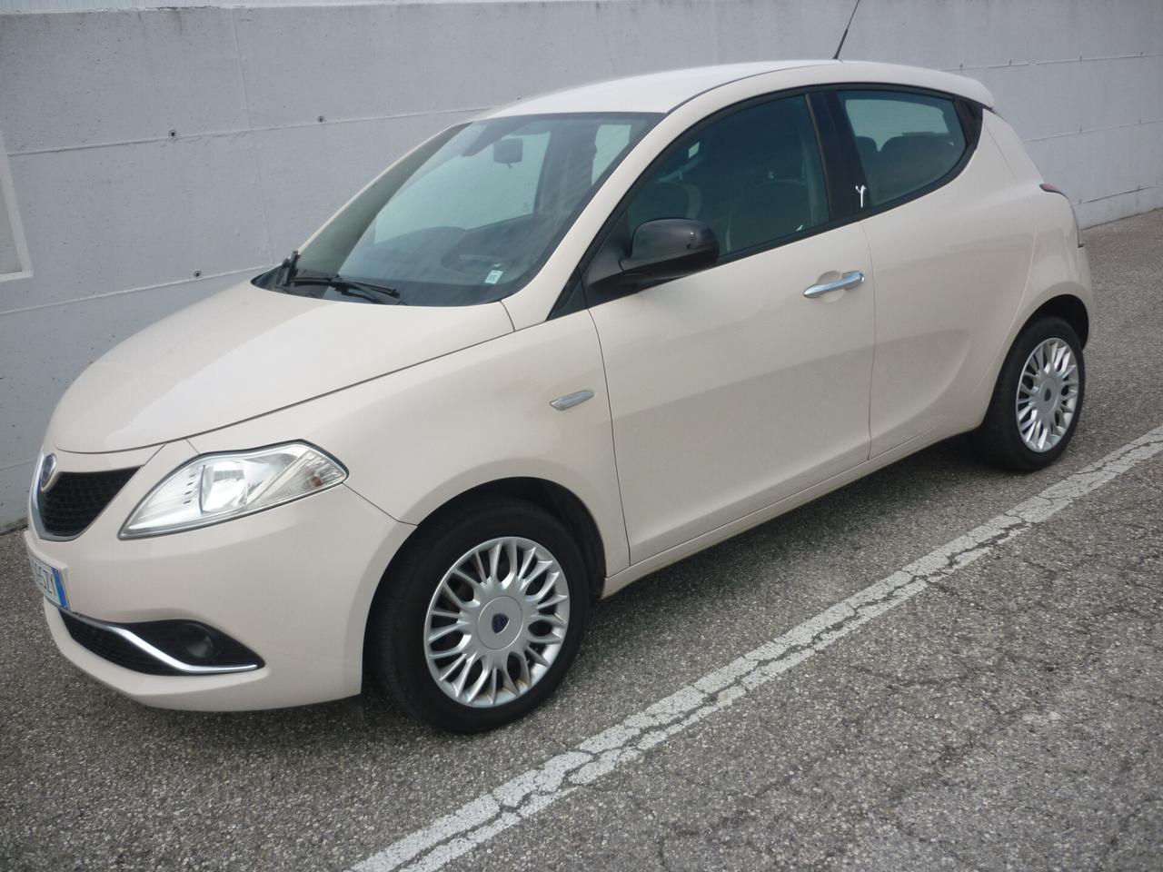 Lancia Ypsilon 1.2 69 CV 5 porte Gold