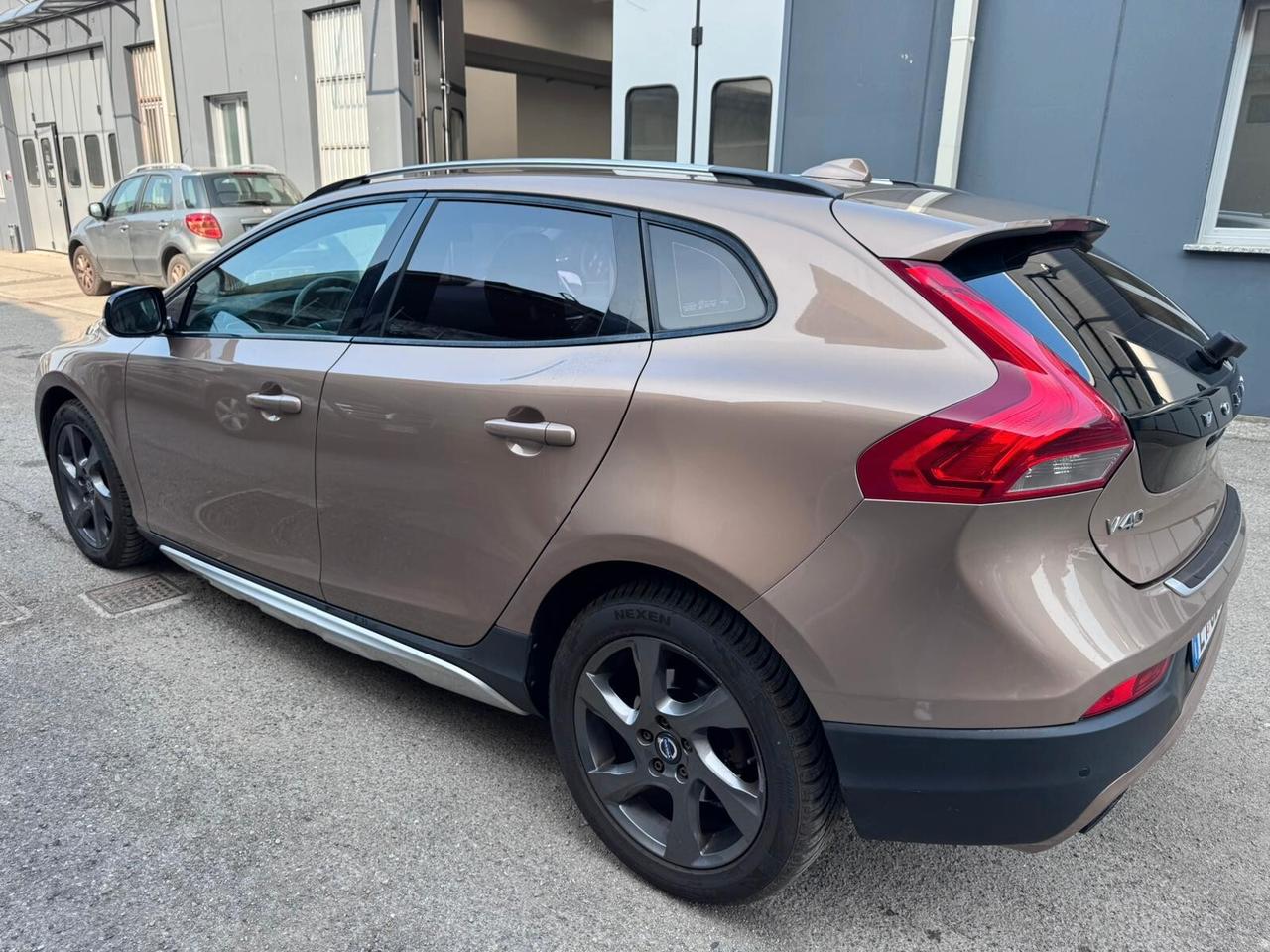 Volvo V40 Cross Country D2 1.6 Summum*EURO5B*NEOPATENTATI