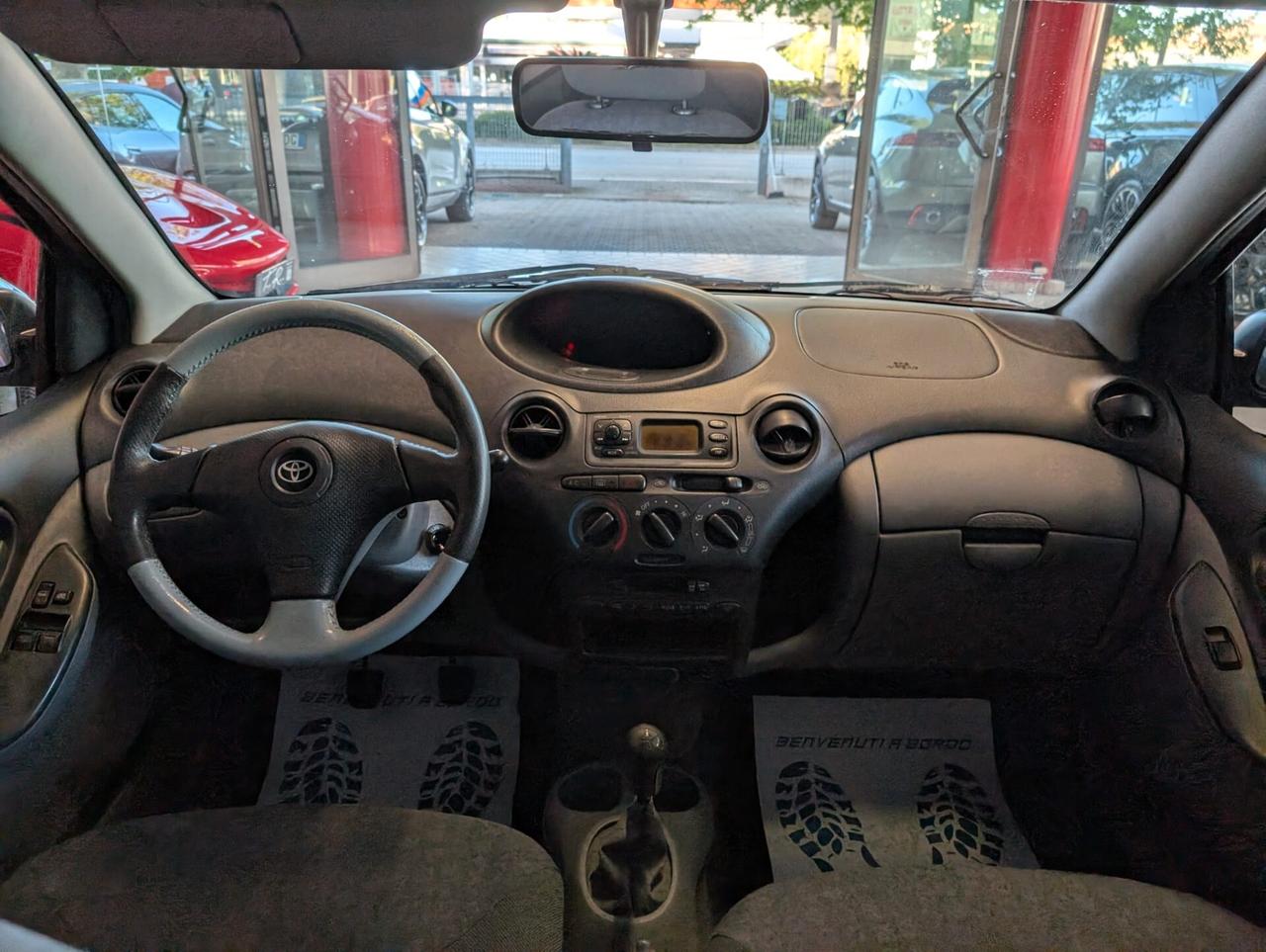 Toyota Yaris 1.0i 16V cat 5 porte Sol