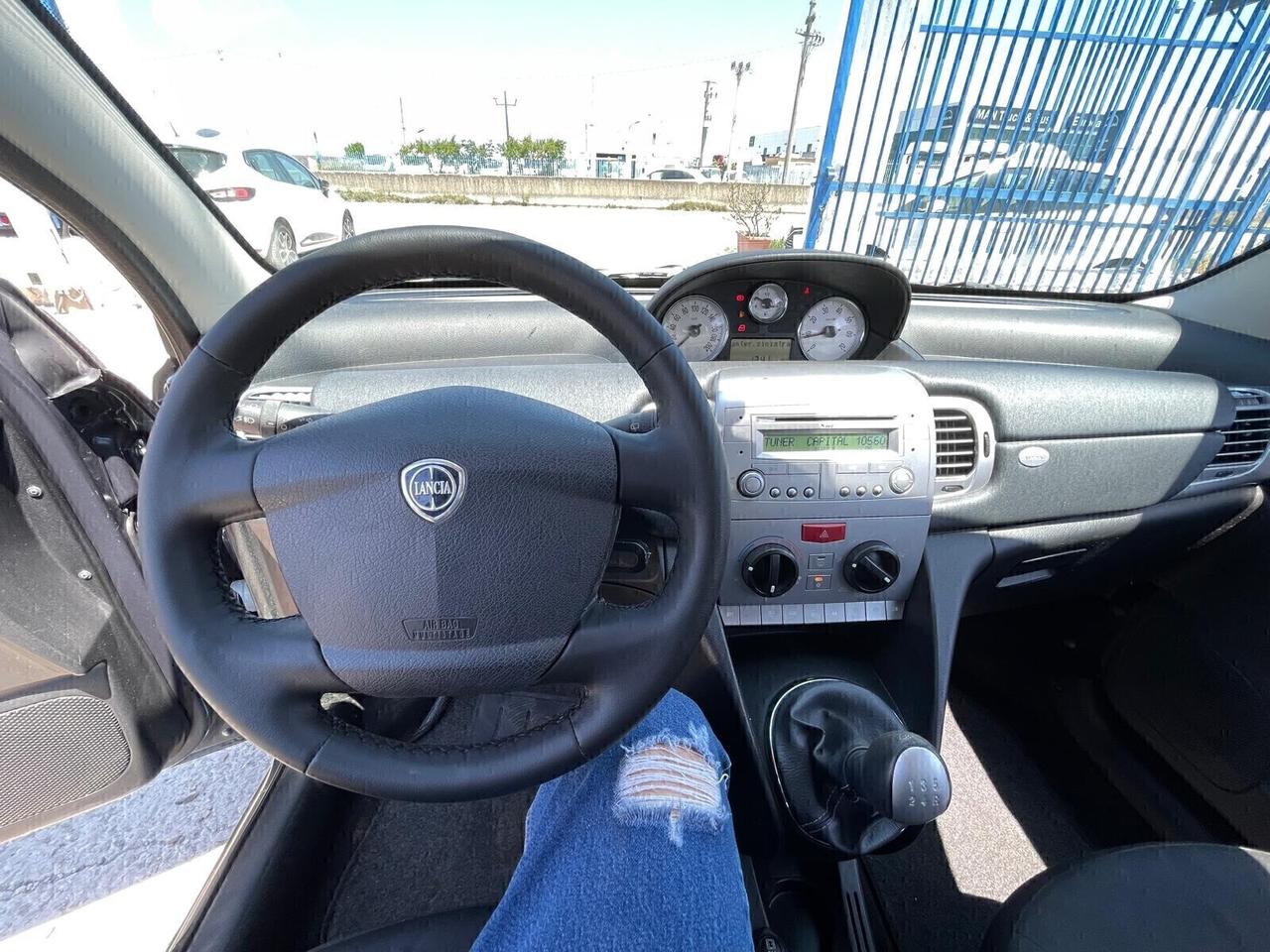 Lancia Ypsilon 1.3 MJT 75 CV Unyca