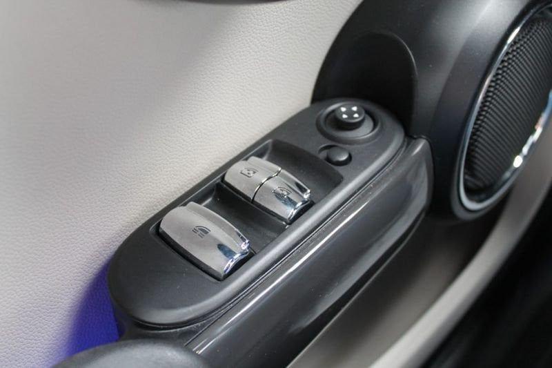 MINI Mini 1.5 Cooper D Cabrio