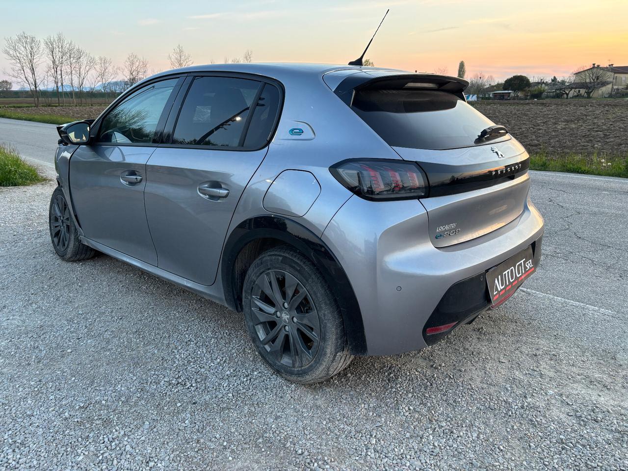 Peugeot 208 motore elettrico 136 CV 5 porte Allure