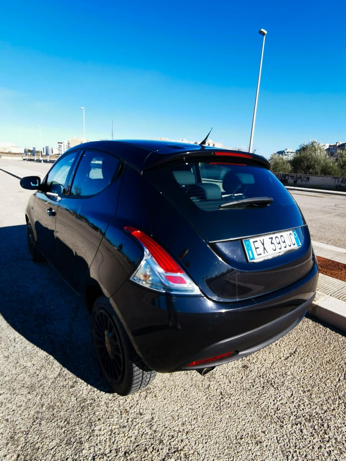 Lancia Ypsilon 1.2 69 CV 5 porte GPL Ecochic Gold