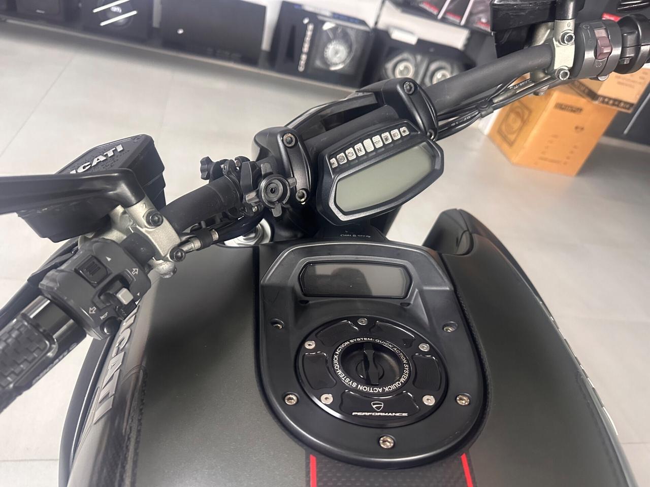Ducati Diavel Carbon lux