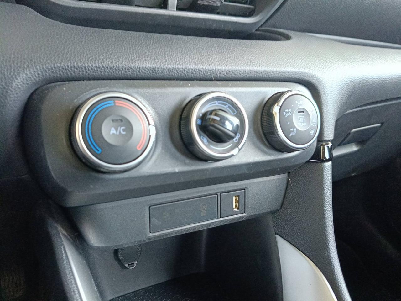 TOYOTA Yaris IV 2020 - Yaris 1.0 Trend