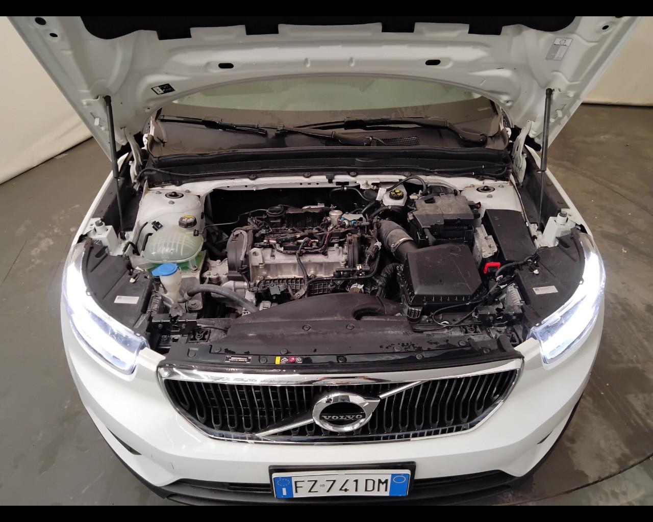 VOLVO XC40 - XC40 1.5 t3 Momentum Core 163cv my21