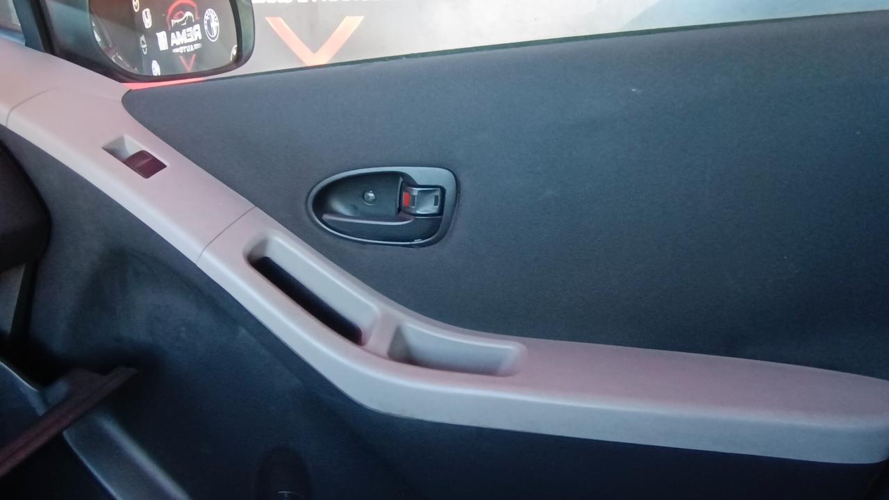 Toyota Yaris 1.0 5 porte