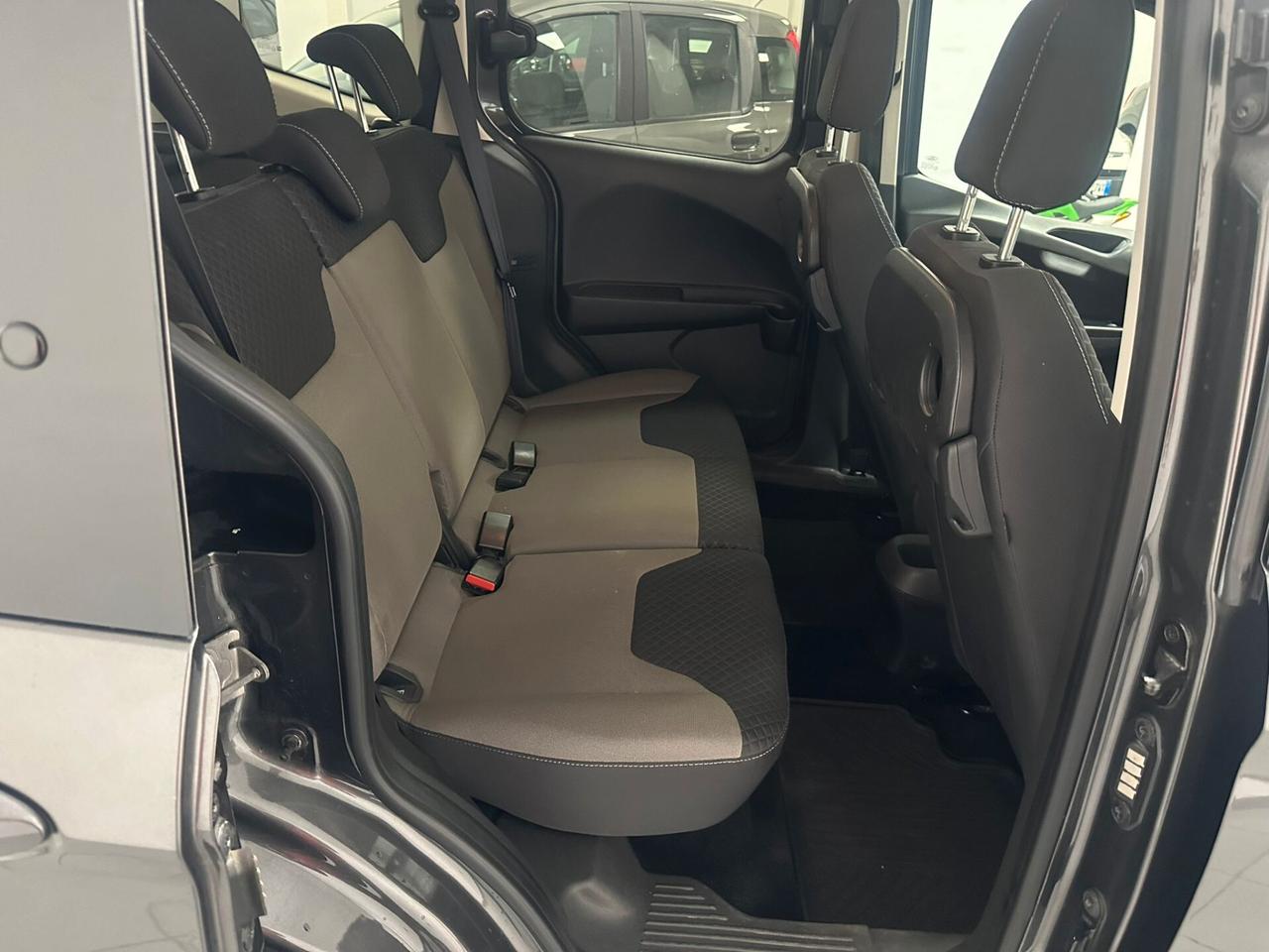 Ford Tourneo Courier 1.0 EcoBoost 100 CV Titanium