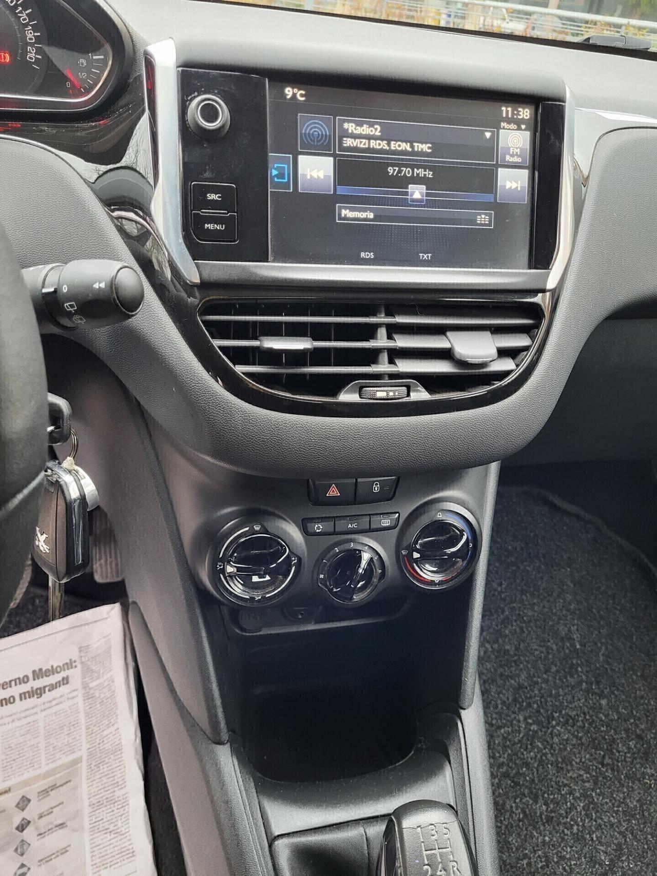 PEUGEOT 208 1,4 HDI-UNICO PROPRIETAR-4 REVISIONI