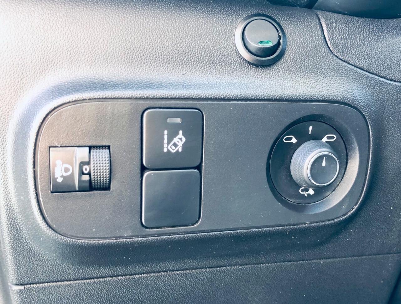 Citroen C3 PureTech 82 bianca tetto a contrasto