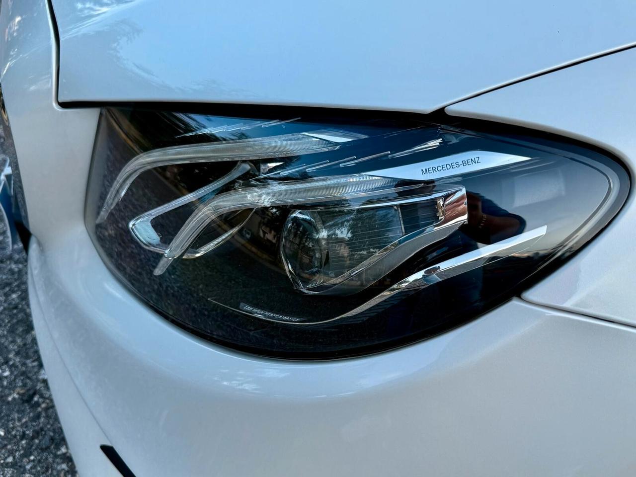 MERCEDES- BENZ KLASSE E 220 D 4MATIC AMG PREMIUM